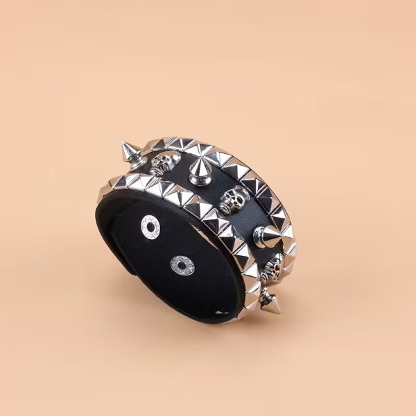 ROCK-HUS Armband Spike´n Skulls